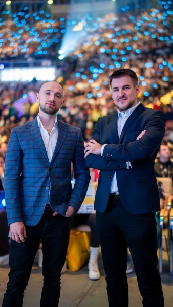 Dwaj polscy komentatorzy CS2 izak i Hermes